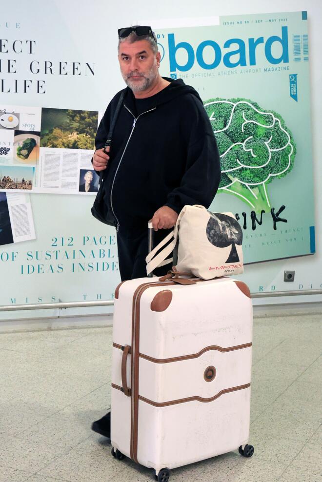 Δέσποινα Βανδή: Η stylish εμφάνιση στο αεροδρόμιο με Gucci βαλίτσα