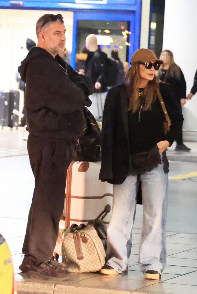 Δέσποινα Βανδή: Η stylish εμφάνιση στο αεροδρόμιο με Gucci βαλίτσα
