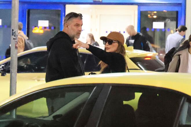 Δέσποινα Βανδή: Η stylish εμφάνιση στο αεροδρόμιο με Gucci βαλίτσα