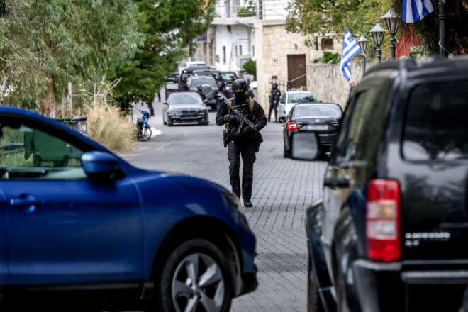 Πάνοπλοι αστυνομικοί