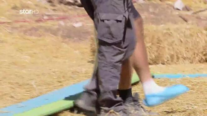 Δύσκολη στιγμή στη Φάρμα: Ο Κωνσταντίνος φεύγει λόγω τραυματισμού