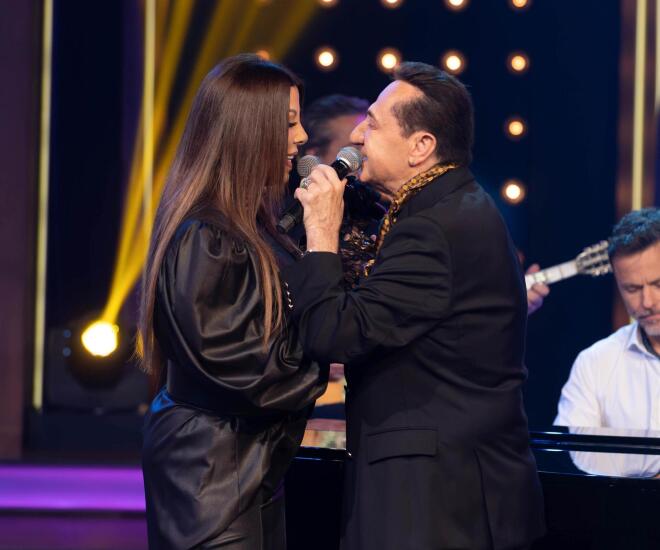 Η Άντζελα Δημητρίου κι ο Λευτέρης Πανταζής είπαν κι ένα τραγούδι!