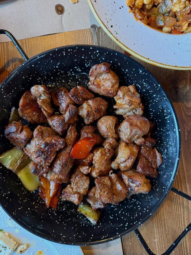 Μενεγάκη - Παντζόπουλος: Σε ταβερνάκι στα Μετέωρα με τη μικρή Μαρίνα