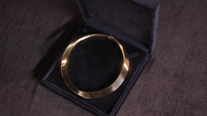 Cash or Trash: Η δημοσιογράφος Σοφία Τσίπα έχει ένα... σεκρετέρ!