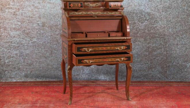 Cash or Trash: Η δημοσιογράφος Σοφία Τσίπα έχει ένα... σεκρετέρ!