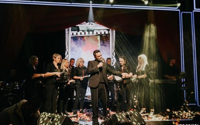 Γιώργος Γιαννιάς: Έκανε την έκπληξη διασκέδασης στον Πειραιά