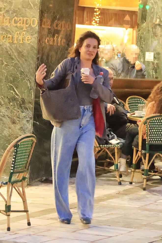 Δήμητρα Ματσούκα: Χαλαρή βόλτα στο κέντρο της Αθήνας με casual chic look