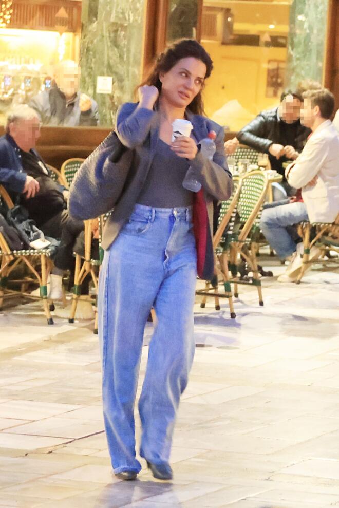 Δήμητρα Ματσούκα: Στο κέντρο της Αθήνας με casual chic look