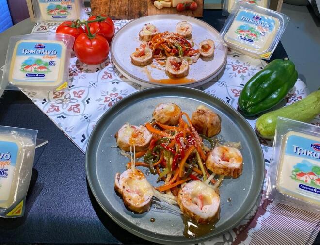 Νόστιμο ρολό κοτόπουλο γεμιστό με κίτρινο ελαφρύ τυρί και λαχανικά