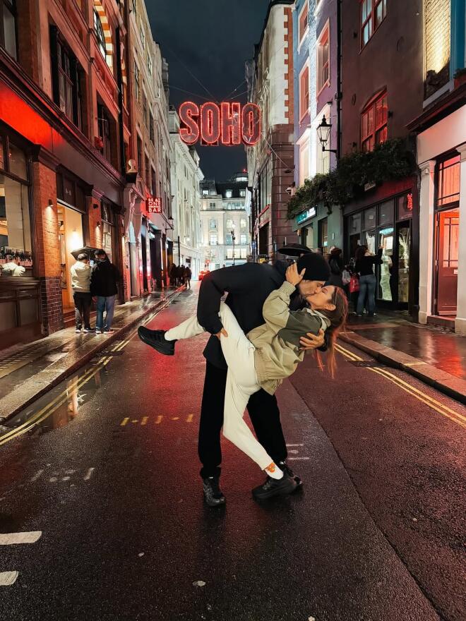 Eριέττα Κούρκουλου: Το ταξίδι στο Λονδίνο με τον σύζυγο και τα παιδιά της