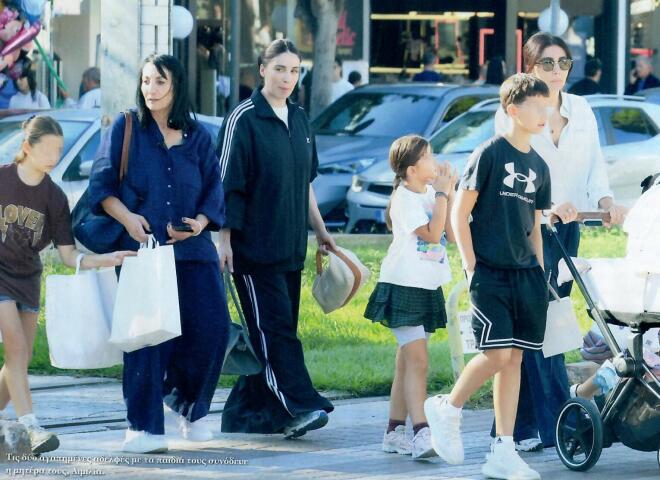 Αδελφές Χοψονίδου: Με τη μαμά και τα παιδιά τους σε οικογενειακή έξοδο/ περιοδικό ΟΚ!