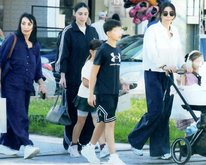 Αδελφές Χοψονίδου: Με τη μαμά και τα παιδιά τους σε οικογενειακή έξοδο/ περιοδικό ΟΚ!