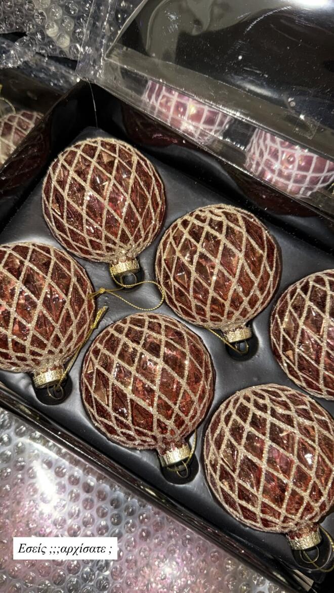 Κατερίνα Καινούργιου: Στόλισε το χριστουγεννιάτικο δέντρο/ instagram