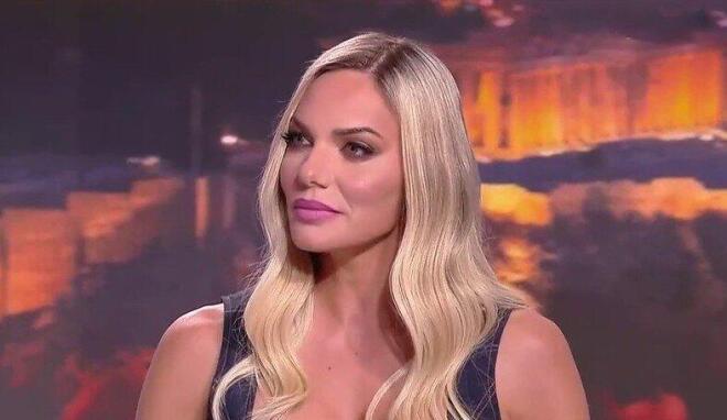 Η Ιωάννα Μαλέσκου έχει σπουδάσει Παιδαγωγικά στη Θεσσαλονίκη