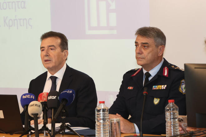 Μέτρα για την οπλοκατοχή μετά το μακελειό με τους δύο νεκρούς στα Βορίζια ανακοίνωσε από την Κρήτη ο υπουργός Προστασίας του Πολίτη Μιχάλης Χρυσοχοϊδης.