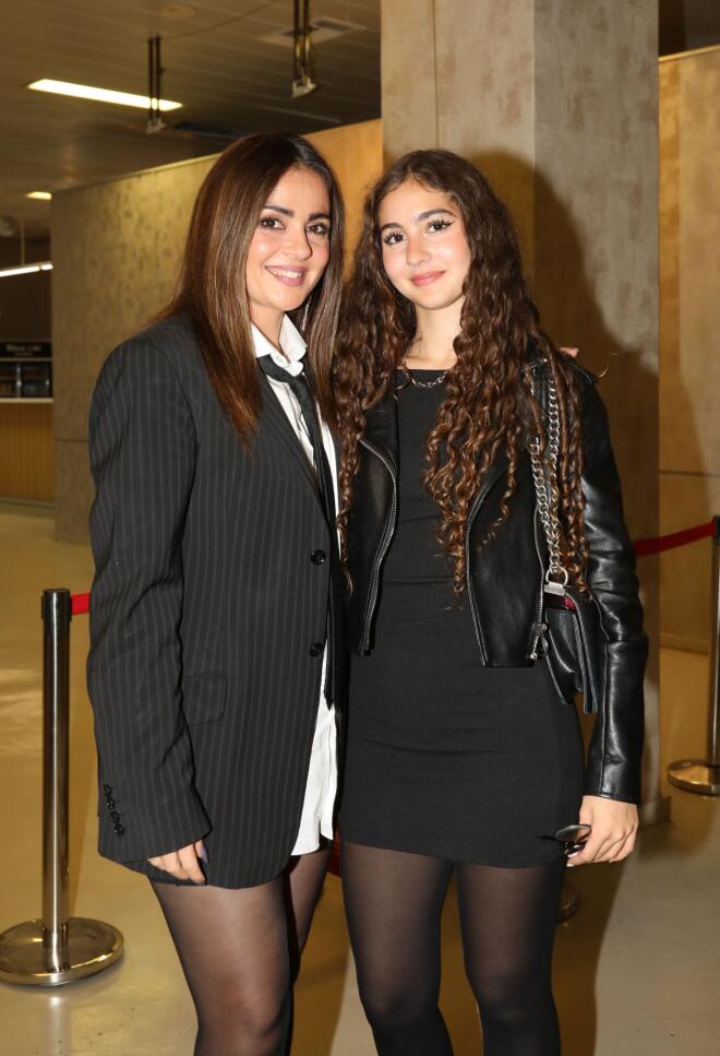 Η Αγγελική Δαλιάνη φωτογραφίζεται με την 16χρονη κούκλα κόρη της, Λυδία