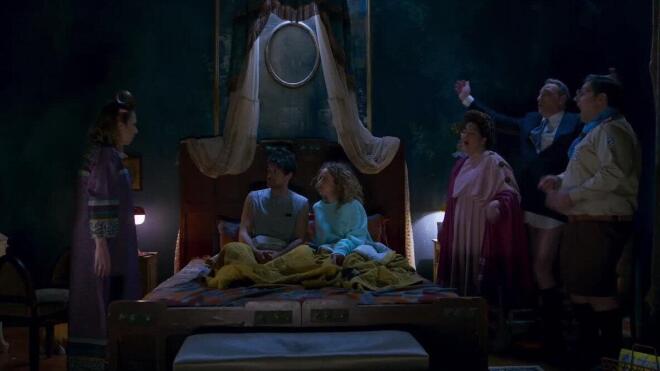 Τα Φαντάσματα: Η Τασούλα δεν τα είδε, αλλά κατάλαβε την ύπαρξη των φαντασμάτων!