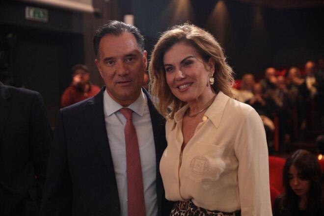 Η Μανωλίδου ετοίμασε τούρτα γενεθλίων στον Άδωνι Γεωργιάδη