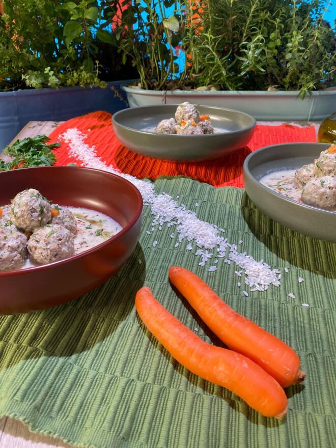 Συνταγή για παραδοσιακά γιουβαρλάκια αυγολέμονο