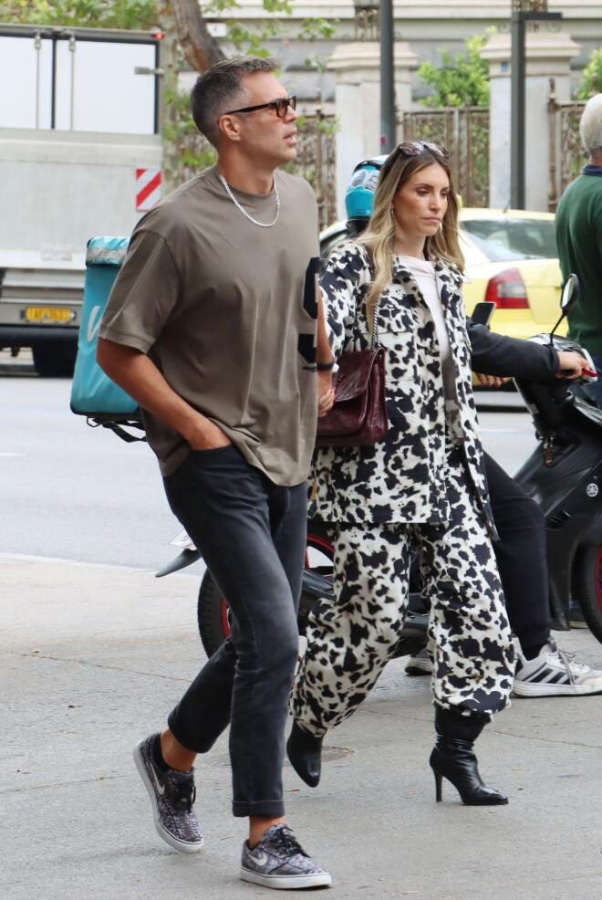 Αθηνά Οικονομάκου – Μπρούνο Τσερέλα: Ρομαντική βόλτα στο κέντρο της Αθήνας χέρι-χέρι