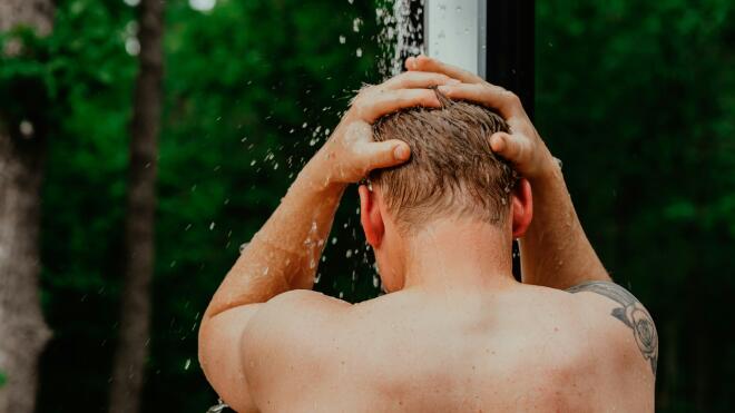 Ποια είναι η κατάλληλη ώρα της ημέρας για ένα ντους - Πρωί ή βράδυ;