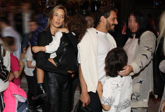 Καλογεροπούλου - Σβήγκος: Η σπάνια κοινή έξοδος με τα παιδάκια τους