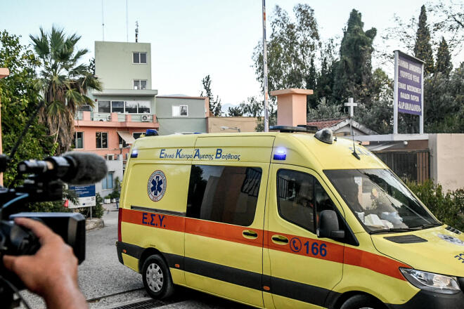 Ασθενοφόρο στο Καραμανδάνειο νοσοκομείο