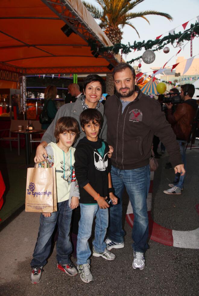 Σοφία Παυλίδου - Χρήστος Φερεντίνος με τους γιους τους, το 2011/ NDP