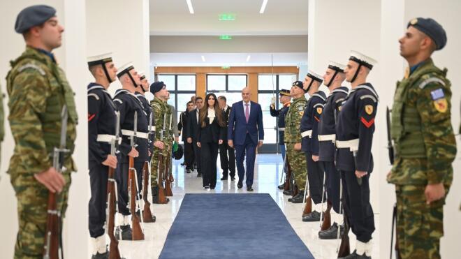 Η υποδοχή της νέας πρέσβεως στις ΗΠΑ στο Πεντάγωνο από τον Νίκο Δένδια    