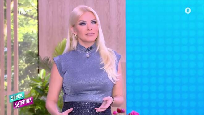 Κατερίνα Καινούργιου: Εντυπωσιακή εμφάνιση με μίνι φούστα και ψηλές μπότες στον 5ο μήνα της εγκυμοσύνης της/ Super Κατερίνα