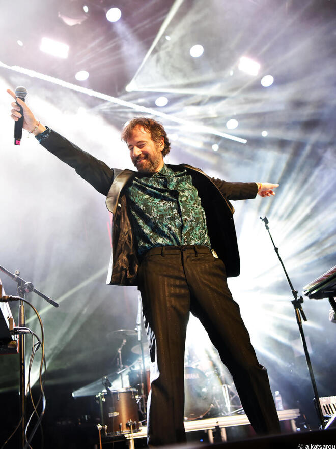 PRE-XMAS PARTY με τον Κωστή Μαραβέγια στο Floyd!