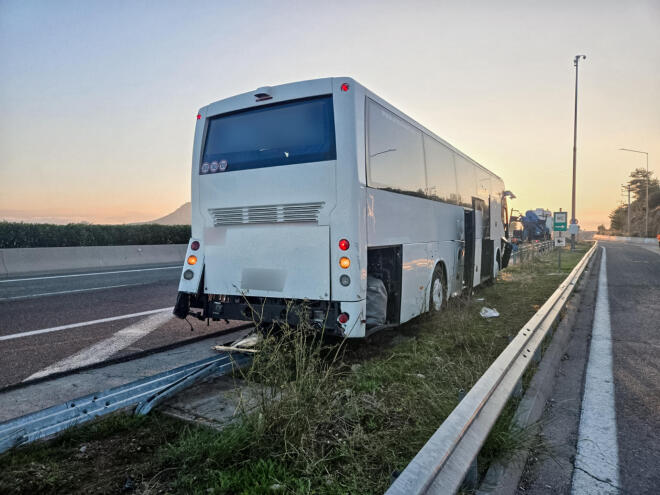 τροχαίο με τουριστικό λεωφορείο στην Υλίκη 3