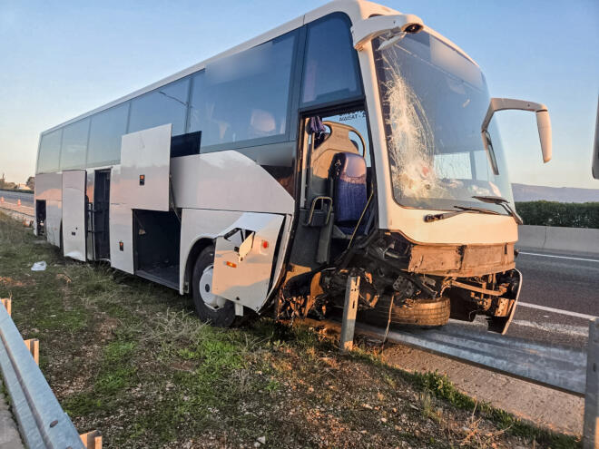 τροχαίο με τουριστικό λεωφορείο στην Υλίκη 1