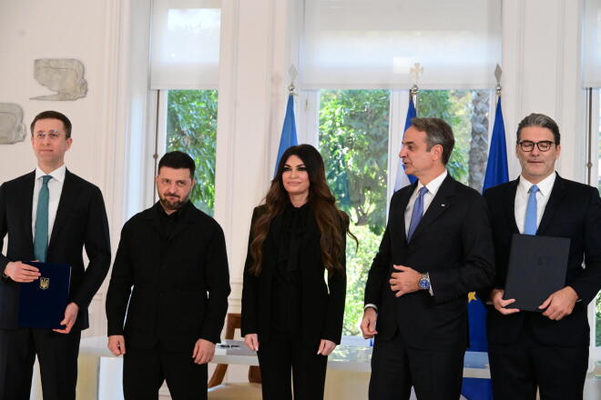 H πρέσβης των ΗΠΑ στην Αθήνα Κίμπερλι Γκιλφόιλ στο Μέγαρο Μαξίμου για την υπογραφή της συμφωνίας για την εισαγωγή φυσικού αερίου στην Ουκρανία από την Ελλάδα - Eurokinissi