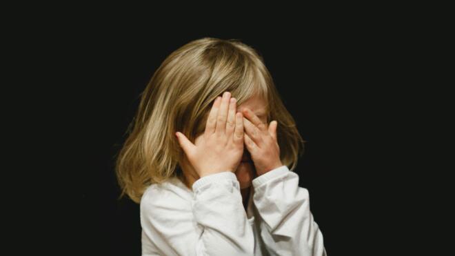 Σε μία προσπάθεια ευαισθητοποίησης και ενημέρωσης για την παιδική βία, η 18η Νοεμβρίου έχει θεσπιστεί ως η παγκόσμια ημέρα κατά της παιδικής κακοποίησης.