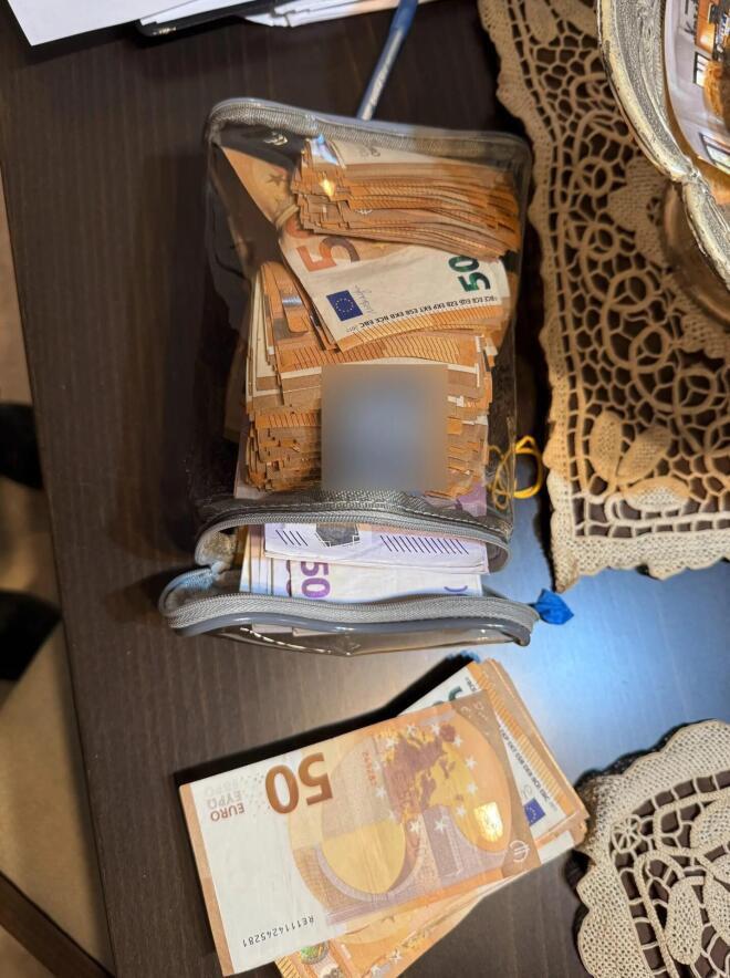 χρήματα στα σπίτια των ηγετικών στελεχών του κυκλώματος απάτης