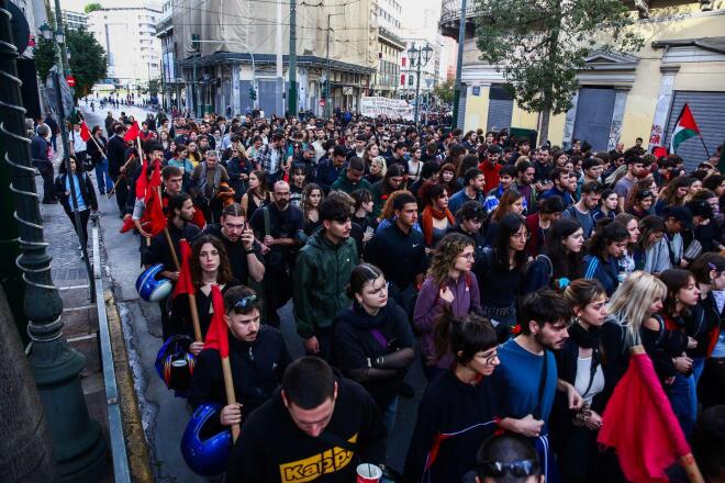 Σε εξέλιξη η πορεία για την επέτειο της εξέγερσης του Πολυτεχνείου