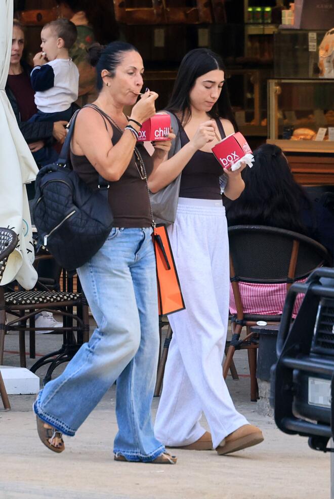 Κατερίνα Κακοσαίου: Για ψώνια στη Γλυφάδα με τη μητέρα της, Μαρία