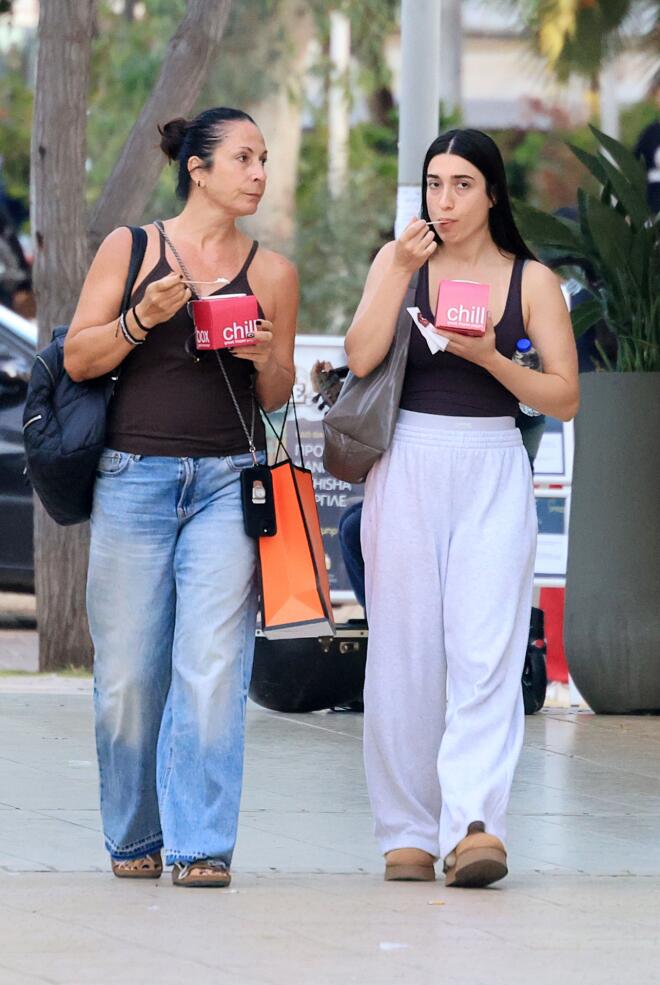 Κατερίνα Κακοσαίου: Για ψώνια στη Γλυφάδα με τη μητέρα της