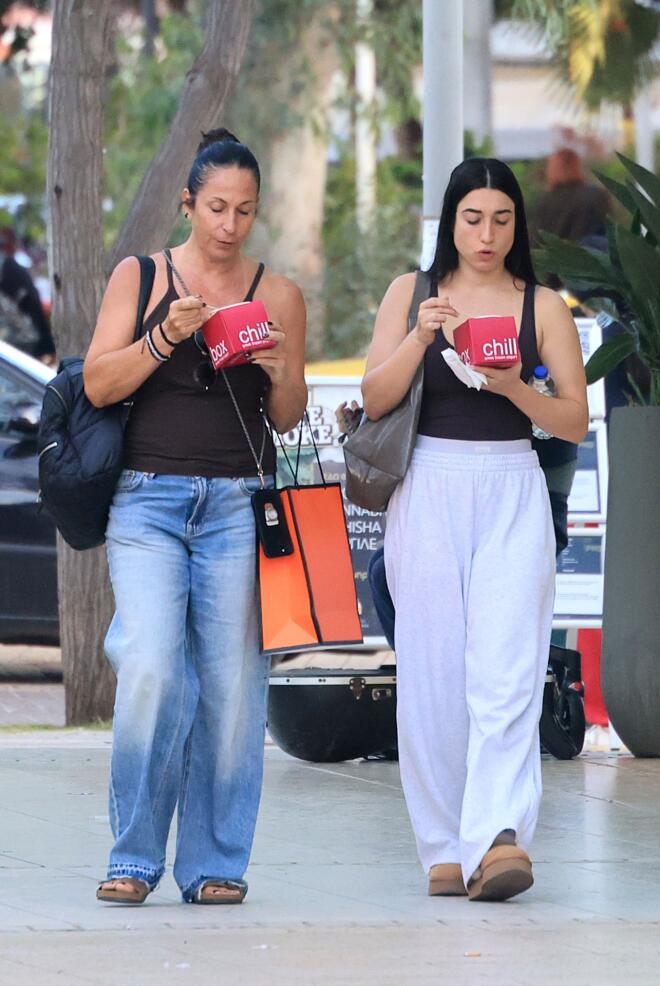 Κατερίνα Κακοσαίου: Για ψώνια στη Γλυφάδα με τη μητέρα της