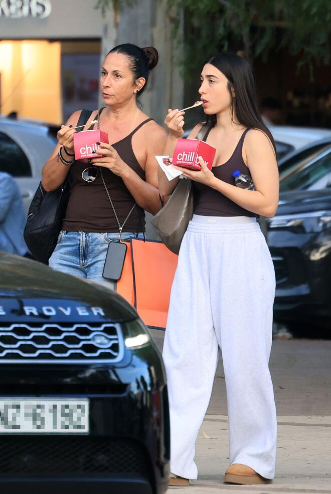 Κατερίνα Κακοσαίου: Για ψώνια στη Γλυφάδα με τη μητέρα της