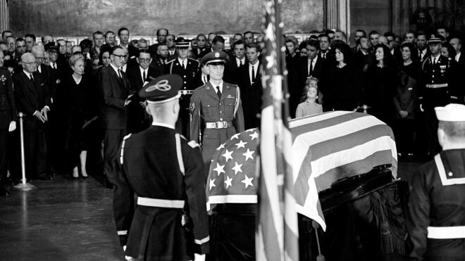 Στιγμιότυπο από την κηδεία του Τζον Κένεντι