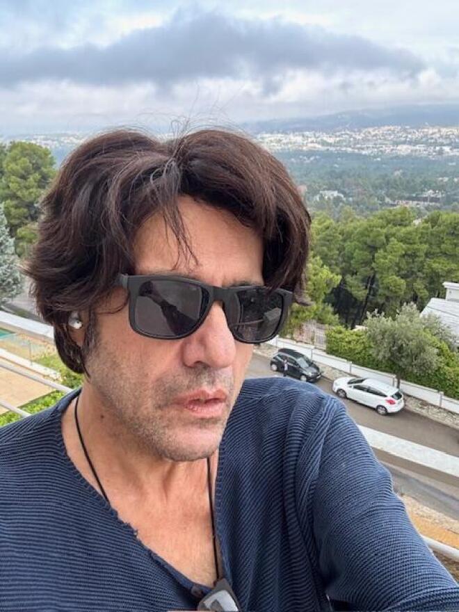 StarLight - Αλέξης Σταμάτης: «Το γράψιμο είναι τρόπος παρουσίας στη ζωή»