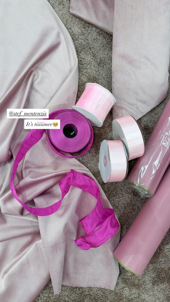 Ιωάννα Τούνη: Ο παραμυθένιος - ροζ- χριστουγεννιάτικος στολισμός στο σπίτι της