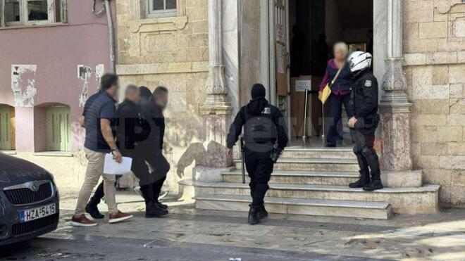 O αδελφός της 56χρονης που σκοτώθηκε στα Βορίζια παραδόθηκε και συνελήφθη από την αστυνομία - ΕΡΤ