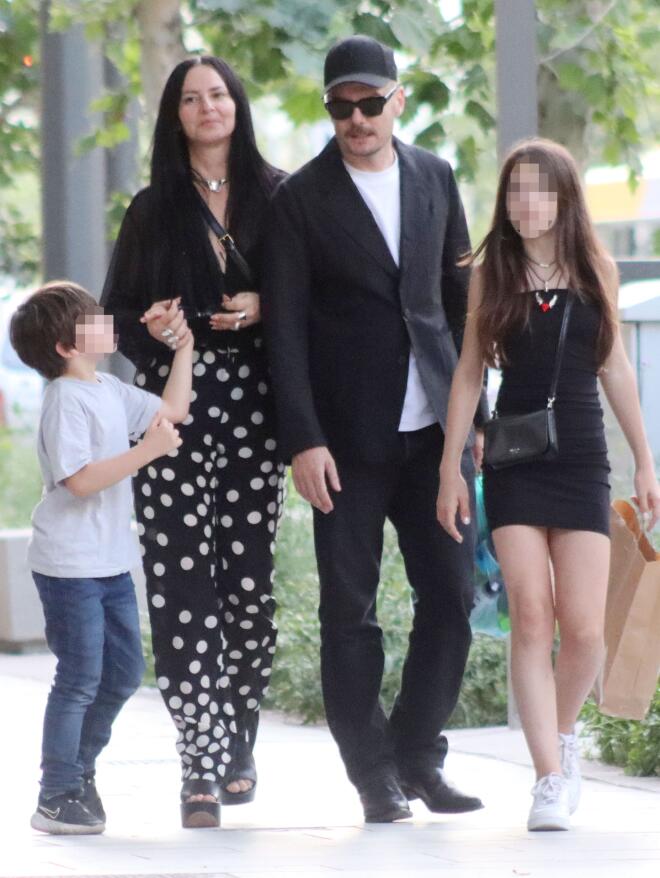 Παλιότερη οικογενειακή εξόρμηση για τη Ζενεβιέβ Μαζαρί