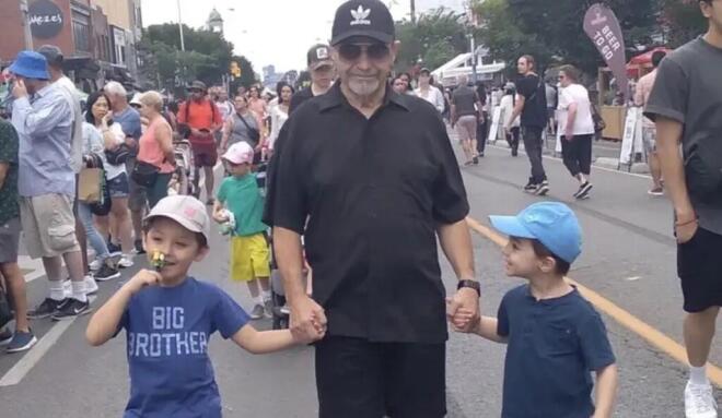 Ο σύζυγος της 27χρονης μαζί με τους δυο γιους τους