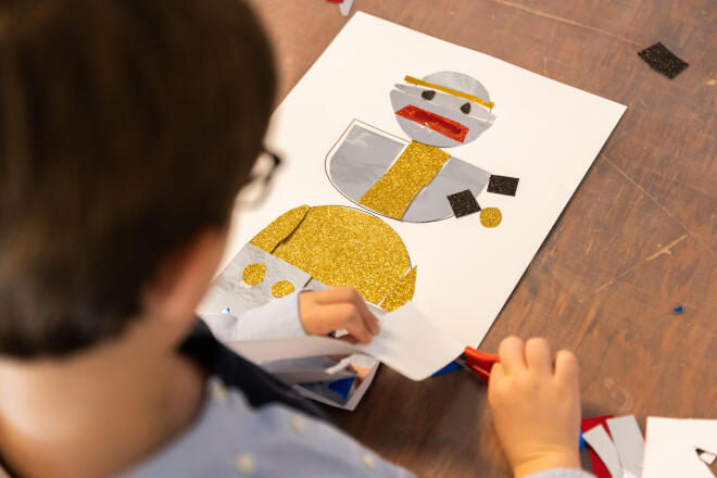 Τα παιδιά φτιάχνουν τα δικά τους στολίδια