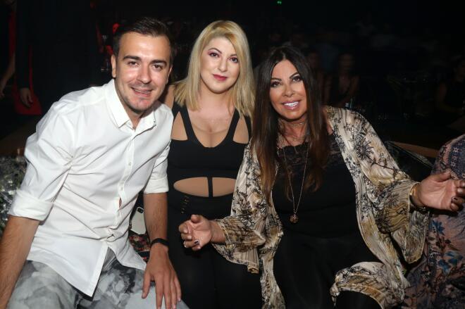 Η Άντζελα Δημητρίου με την κόρη της Όλγα Κιουρτσάκη και τον γαμπρό της, Φώτη Λώση