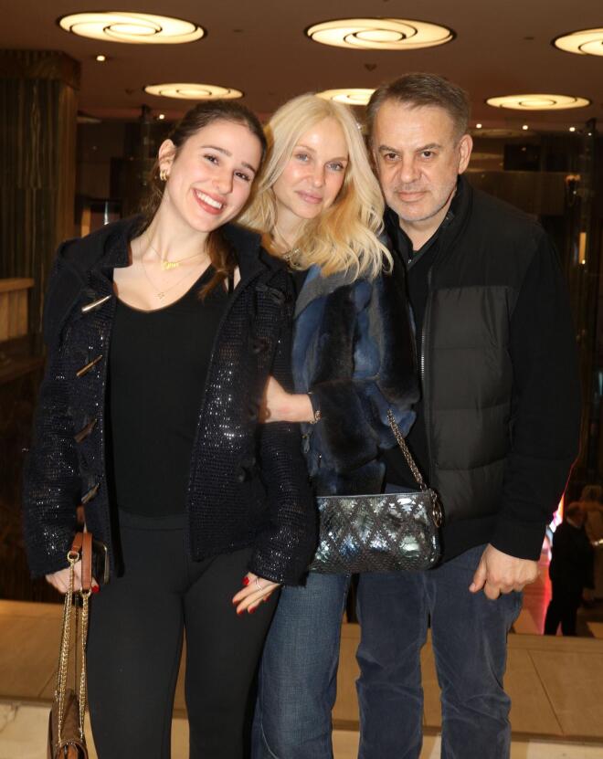 Η Μαρί Κωνσταντάτου με τον Γιάννη Κεντ και την κόρη του Ελίνα 